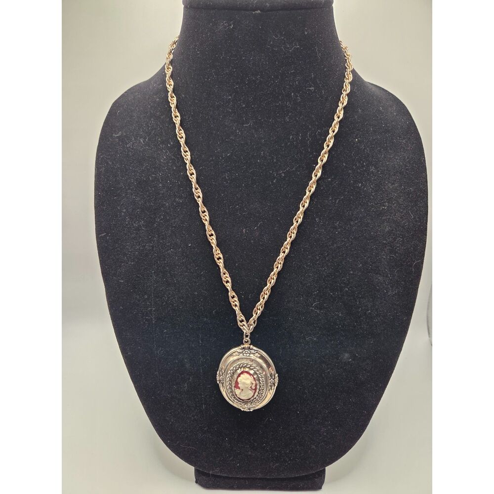 1827. Vintage Silver Tone Left Facing Cameo Locket Necklace